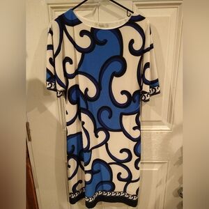 Dress. 29 x 18. Blue and white
